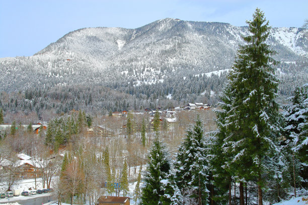 冬季景观与山脉。图片下载