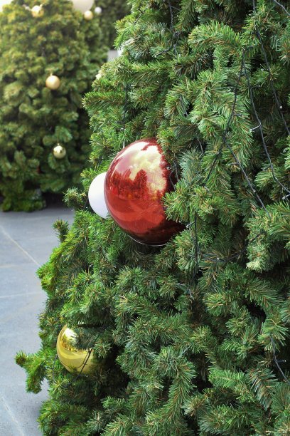 圣诞树装饰品装饰。图片下载