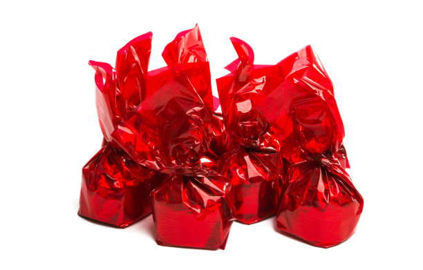 巧克力糖果在包装隔离图片下载