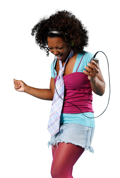 非洲裔美国女孩在白人背景音乐中摇滚图片下载