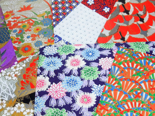 带有彩色人物的日本纸图片下载