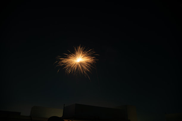 鞭炮庆祝新年排灯节图片下载