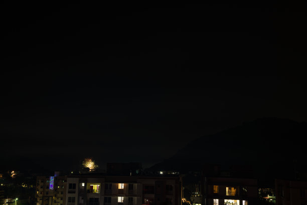 鞭炮庆祝新年排灯节图片下载