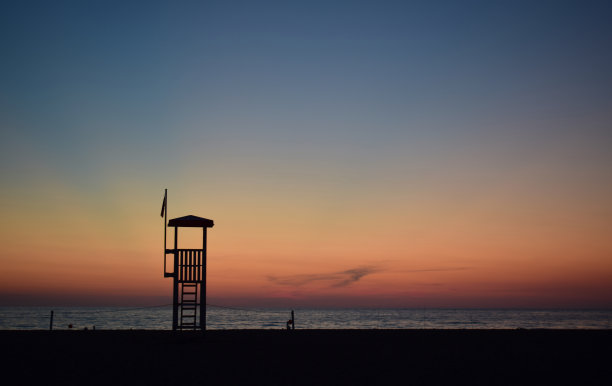 日落时空的救生员岗位图片下载