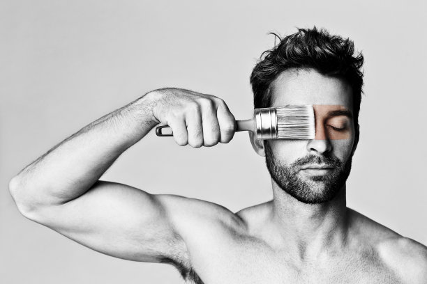 有人在脸上涂颜色图片下载