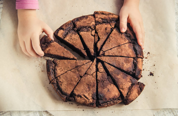 巧克力布朗尼，选择性聚焦。食品和饮料。图片下载