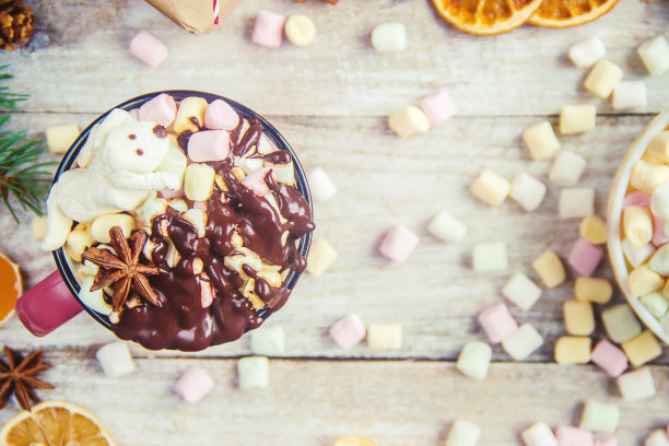 圣诞背景是热巧克力和棉花糖。有选择性的重点。图片下载