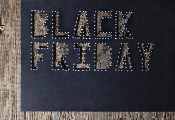 黑色星期五的字样是从纸箱纸上剪下来的。图片下载