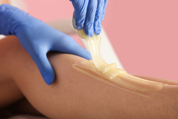 用糖膏除去腿上的毛发图片下载