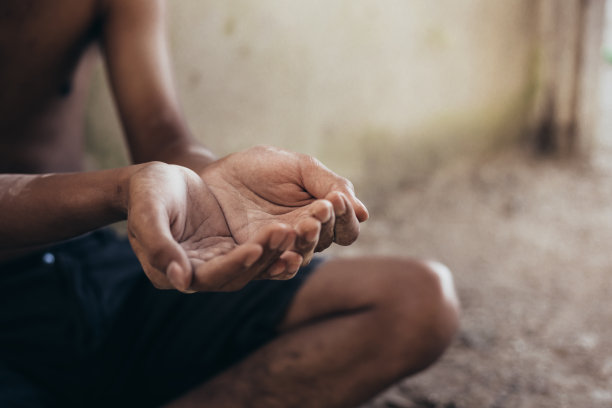 饥饿儿童之手图片下载