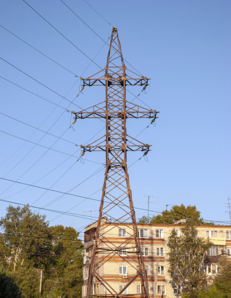 这座城市里输电的桅杆图片下载