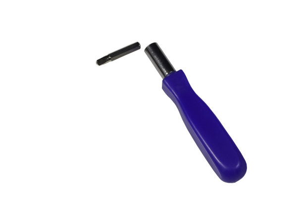 白色背景上有蓝色手柄的螺丝刀图片下载