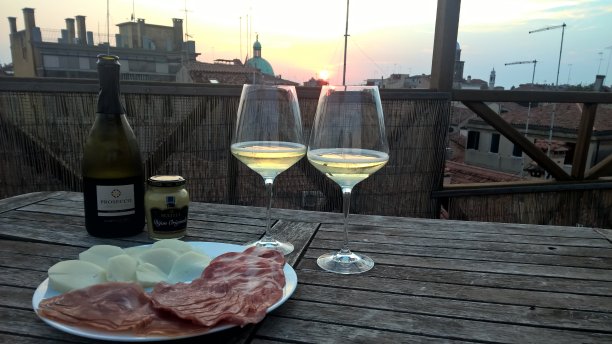 晚餐在佛罗伦萨图片下载