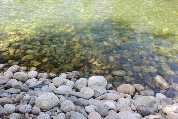 干燥的圆形和柔软的河岩石。(PJSR_A8789)图片下载