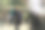 从人群中脱颖而出的资深亚洲商人图片下载