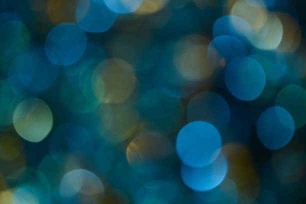 散景照片。节日的背景。圣诞灯。背景。散焦蓝宝石。新年的背景。节日的壁纸。眨眼。狂欢节。复古风格的照片。蓝色的。图片下载