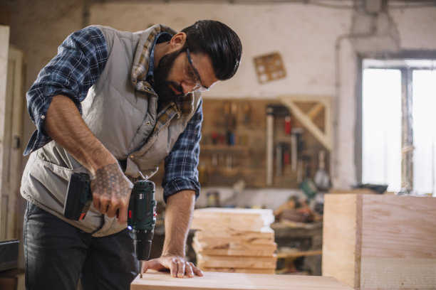木匠在工作图片下载