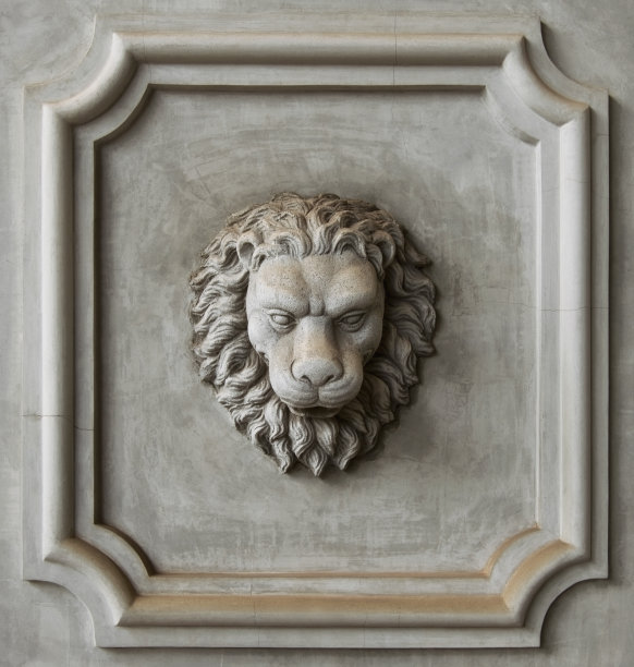 有狮子头的混凝土浮雕图片下载