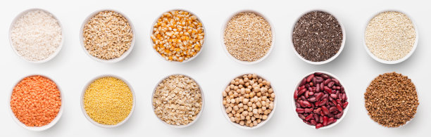 在碗里收集不同的谷物和豆类图片下载