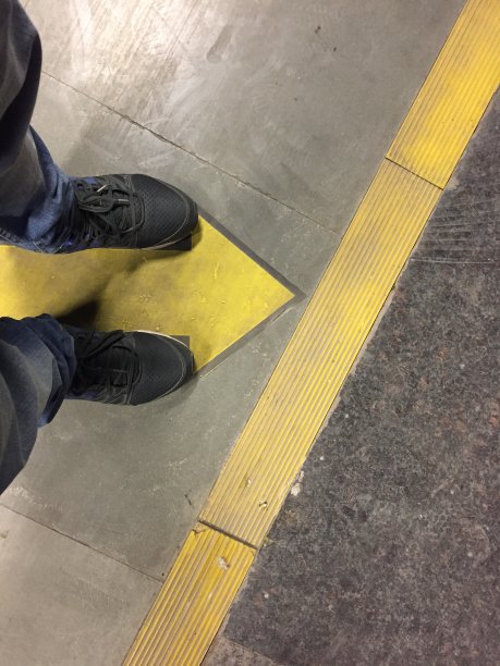 黄色箭头和条纹图片下载