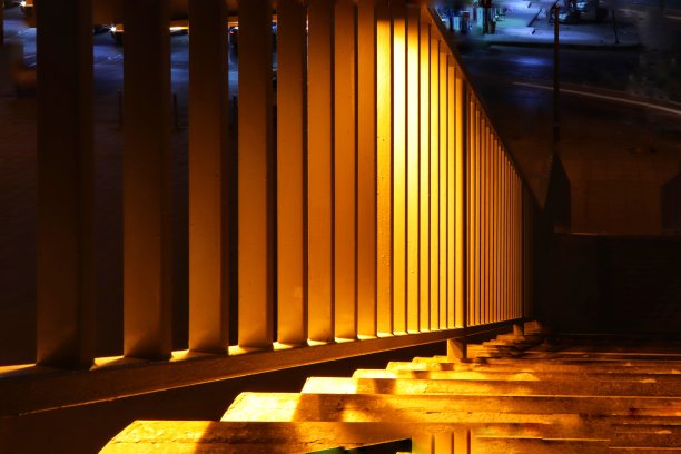 道路上方的人行天桥图片下载