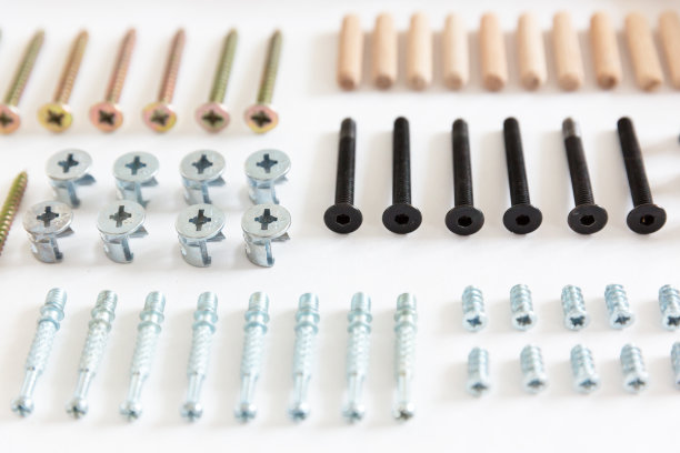 组装家具、螺丝和销子图片下载