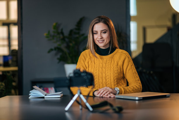 录制视频博客。素材图片