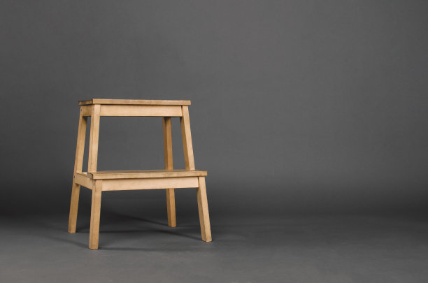 椅子上。图片下载