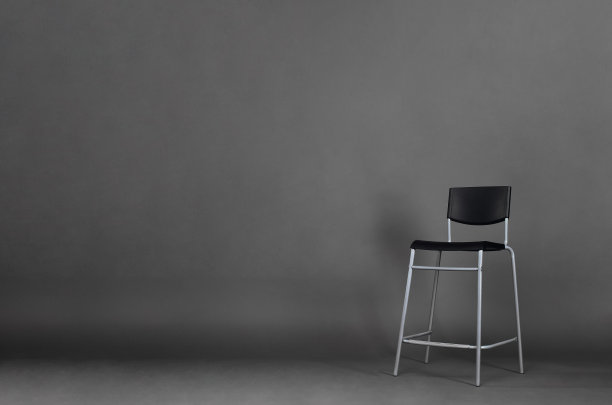 椅子上。图片下载