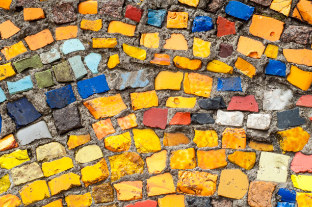 质地、背景、模式。多色马赛克石头的特写照片。结构设计装饰。游泳池墙面和地板的整理图片下载