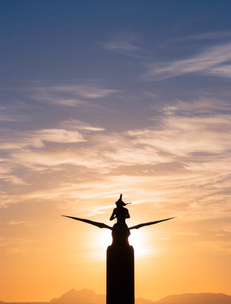 向太阳和更远的地方图片下载