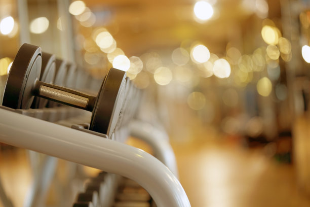 健身房哑铃特写图片下载