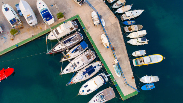 克罗地亚港口的游艇和船只图片下载