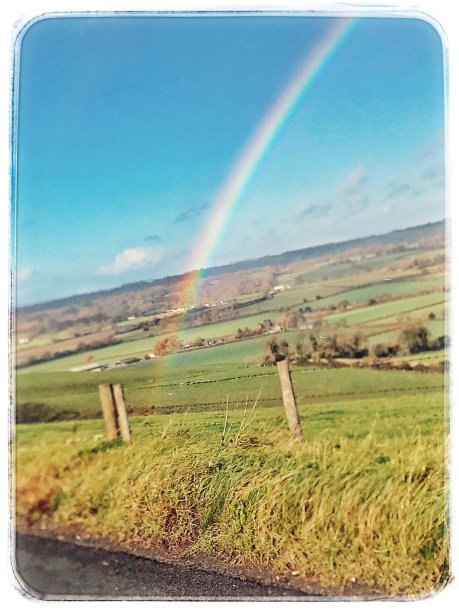 英国乡村的彩虹图片下载