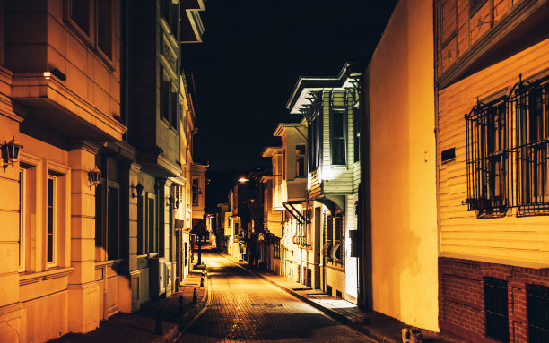 黑暗的街道——土耳其伊斯坦布尔图片下载