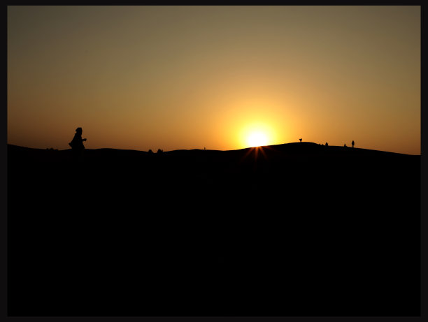 黎明在沙漠图片下载