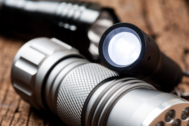 袖珍手电筒为EDC图片下载