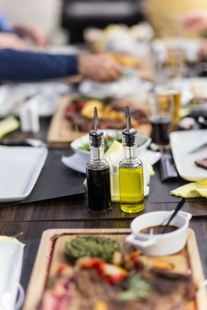 人们在餐厅用餐图片下载