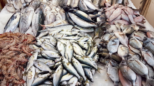 海鲜和生鱼市场。食品概念的照片。图片下载