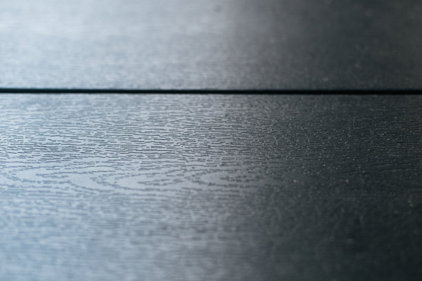 在透视中失去黑色桌子的木质纹理图片下载