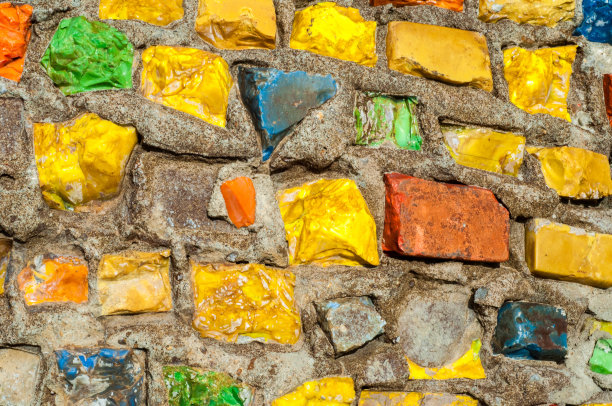 质地、背景、模式。多色马赛克石头的特写照片。结构设计装饰。游泳池墙面和地板的整理图片下载