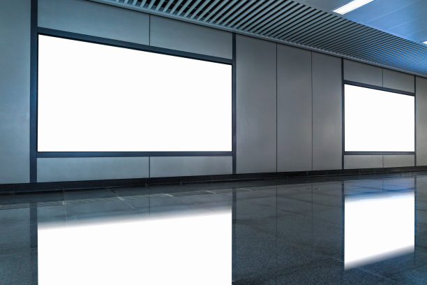 地铁里的空白广告牌。对你的广告很有用。图片下载