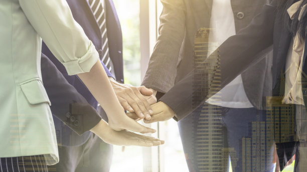 双手,团队合作。协作，企业团队齐心协力，群策群力，助力共同创业。图片下载