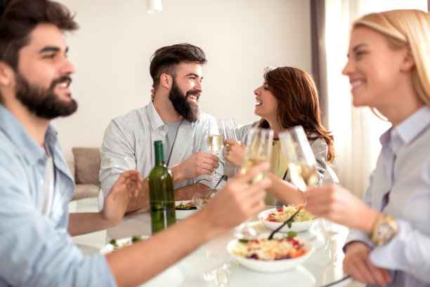 休闲、饮食、餐饮、人与假日概念图片下载