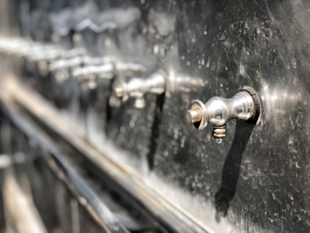 水标签和水冷却器的饮料使用在学校图片下载