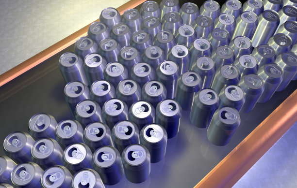 回收工厂里的一组汽水罐图片下载