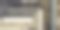 垂直航拍的老工业大厅与玻璃屋顶在第一，无人机照片。图片下载