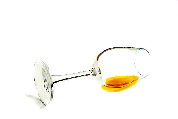 威士忌在玻璃图片下载