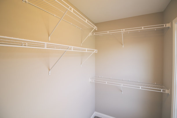 走在壁橱里图片下载