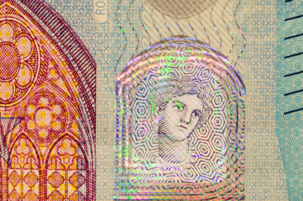 新发行的20欧元纸币上的欧洲女神全息图特写。图片下载